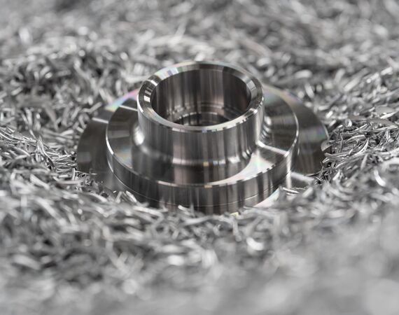 CNC Draaien vs CNC Frezen: Welk proces past bij jouw onderdeel?